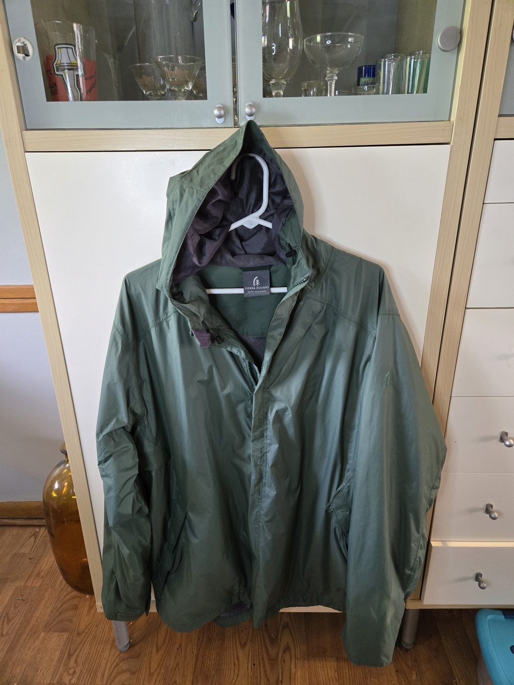 Lady's  Green Hooded Sierra Design Rain Jacket/ Windbreaker Size XL.